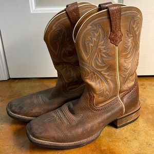 Mens Ariat boots, size 10